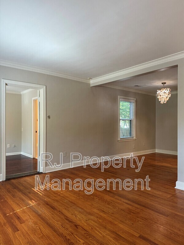 Building Photo - 2888 Midland Ave