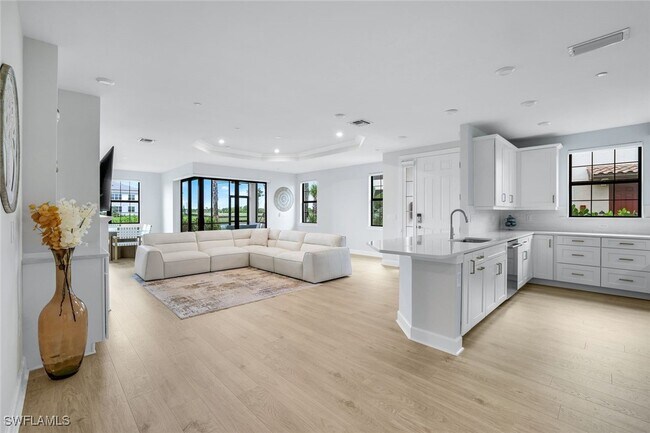 Building Photo - 15336 Lucerna St