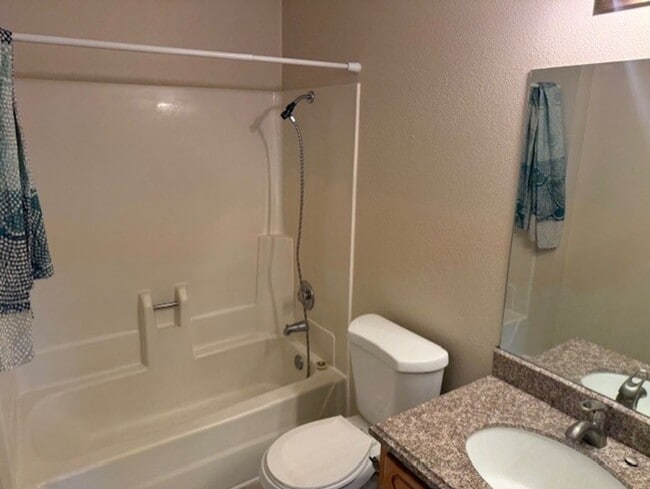 Building Photo - 3 Bedroom Home In Quail Ridge