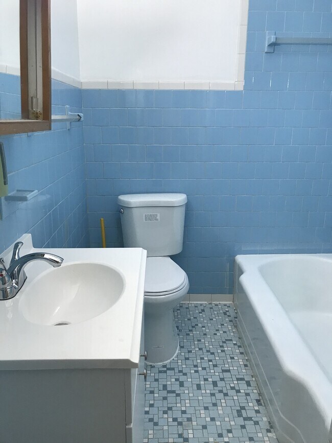 Building Photo - 3 Bedroom Townhome in Morrell Park - Finis...