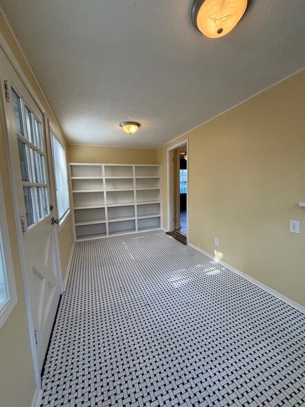 Building Photo - 227 N Yukon Ave