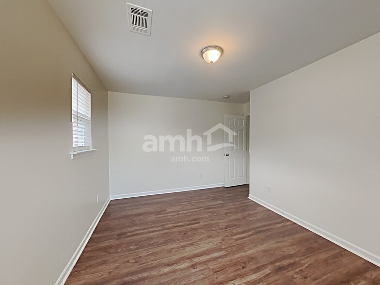 Building Photo - 407 Howell Crossing