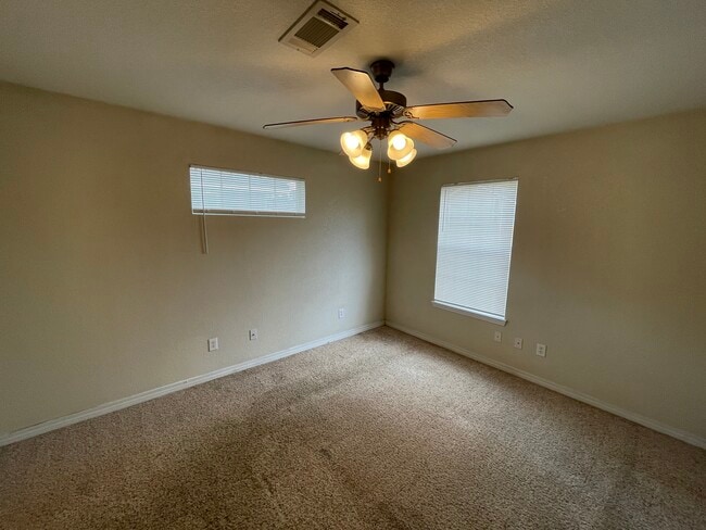 Building Photo - 5200 Arrowhead Rd