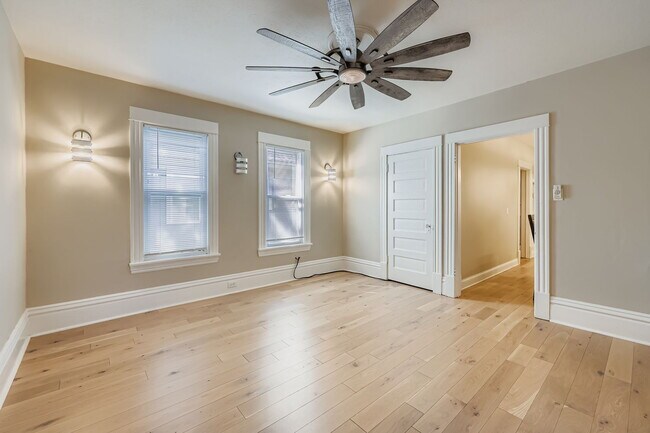 Building Photo - "Charming 2-Bed Duplex Retreat in NE Minneapolis - 1084 Sq Ft of Cozy Comfort!"