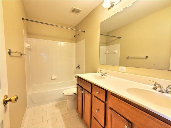 Building Photo - 432 Collins Glen Ct