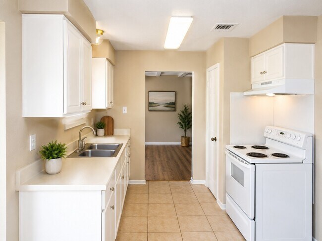 Building Photo - 6622 Castleview Ln