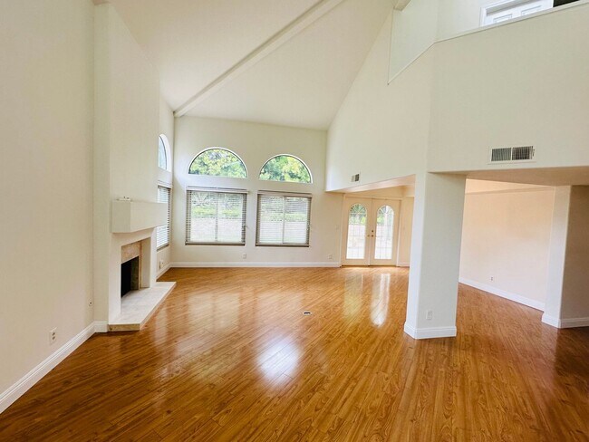 Building Photo - 6635 Soaring Dr