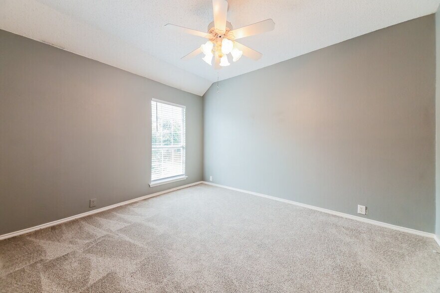 Building Photo - 774 Poplar Ct