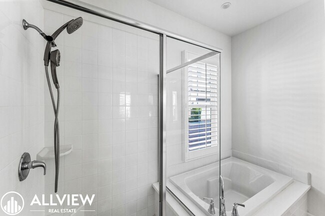 Building Photo - Gorgeous 3 bedroom 2.5 bath home in the newly constructed association of Eastwood Village!