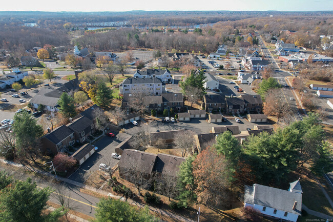 Building Photo - 35 Newberry Ln