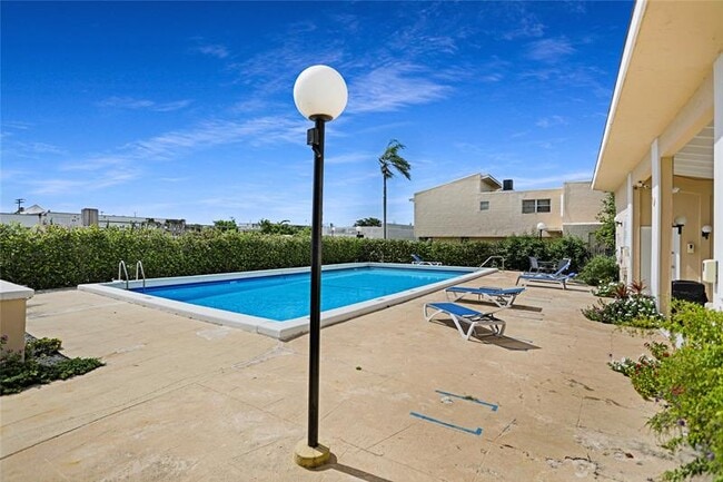 Building Photo - 8841 NE 4th Avenue Rd