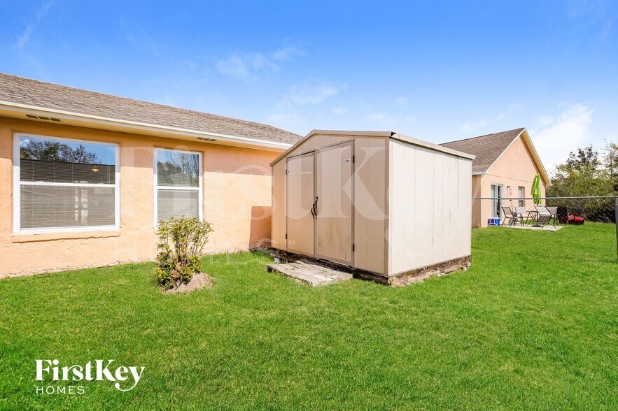 Building Photo - 724 Dromedary Dr