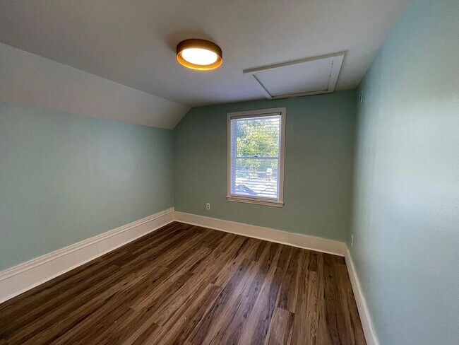 Building Photo - 71 Hickok St