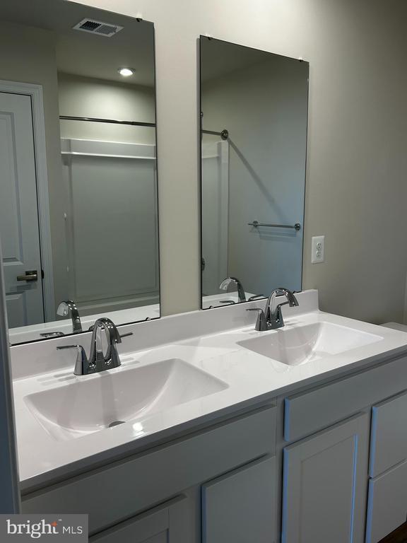 Building Photo - 2737 Apricot Dr