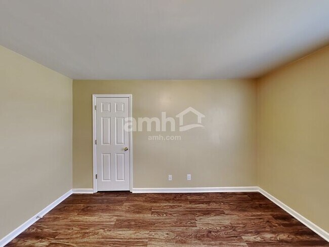 Building Photo - 100 Cross Cove Ct