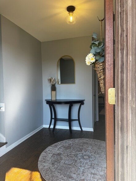 Front entry - 5128 Brucewood Dr