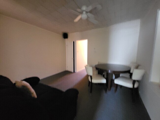 Building Photo - 902 N 5th St