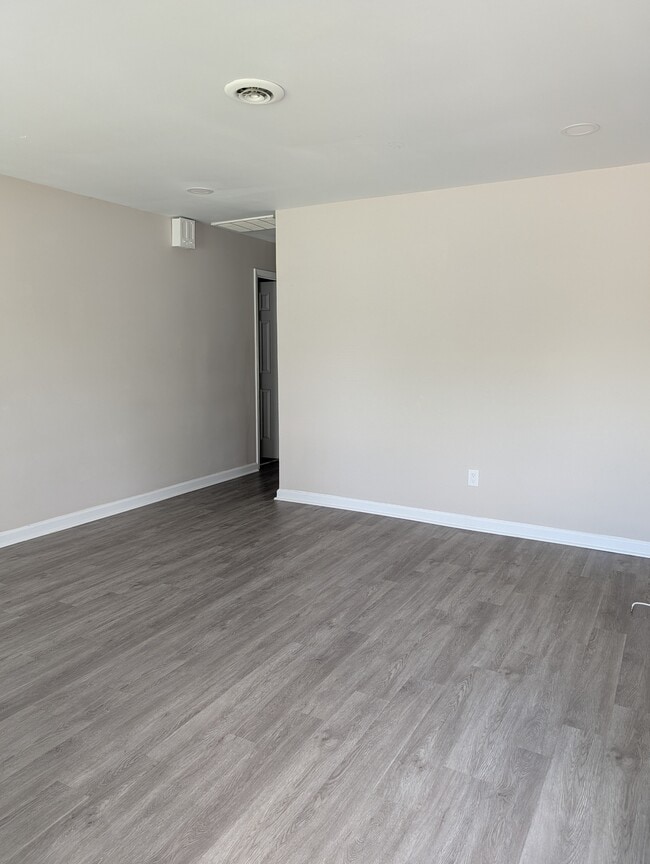 Building Photo - 120 Jenness Ln