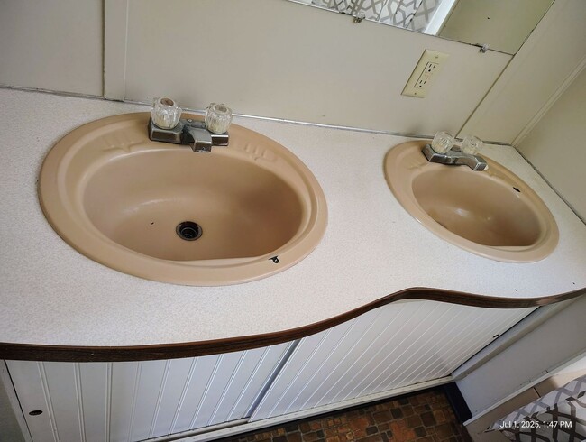 Building Photo - Quiet 2bedroom 1 bath mobile in Country