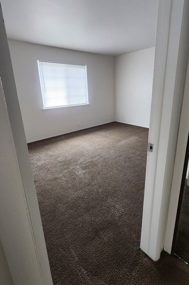 Building Photo - 25341 Shiawassee Cir