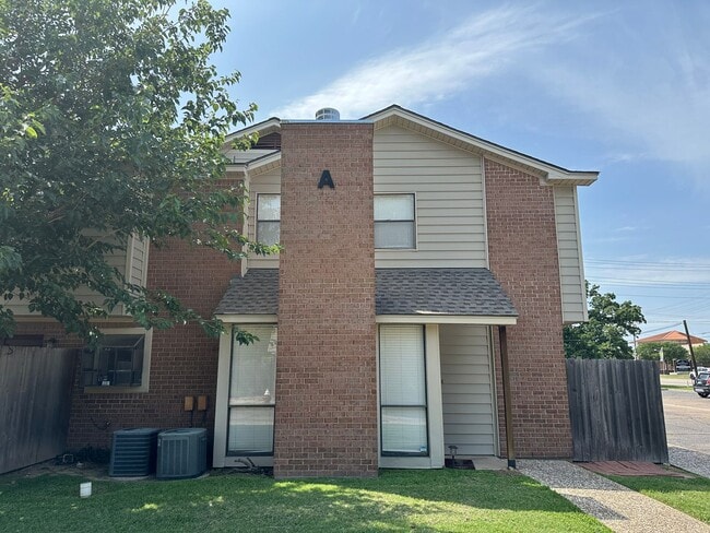 Building Photo - College Station - Condo -2 bedroom / 2.5 b...