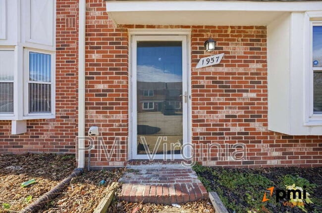 Building Photo - 1957 Darnell Dr