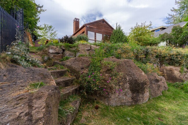 Building Photo - Private river access and stunning views from this home on Harmon Blvd! + Bonus Room