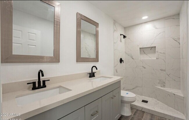 Building Photo - 5039 N 18th Ave