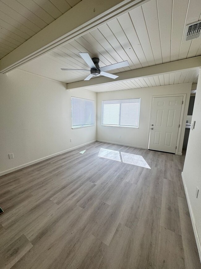 Building Photo - 4 bed / 2 ba home - N Yuba City