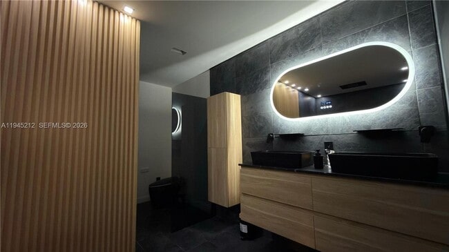 Building Photo - 1001 SW 98th Ave