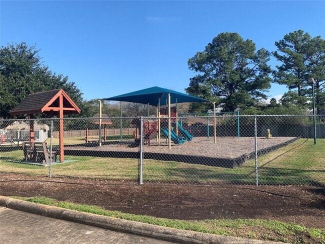 Building Photo - 214 Maple Leaf Dr