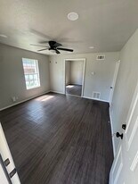 Building Photo - 514 N Ash Ave