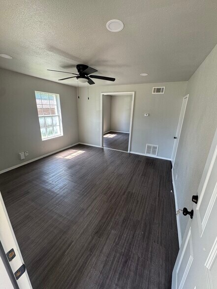 Primary Photo - 514 N Ash Ave