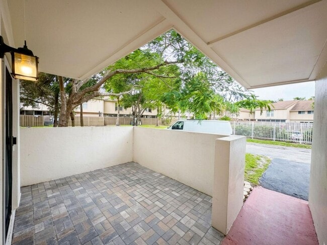 Building Photo - 855 NW 80th Way