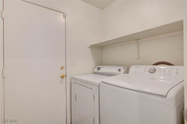 Building Photo - 9573 Paradise Rd