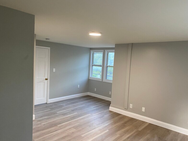 Building Photo - 3054 S Pike Ave