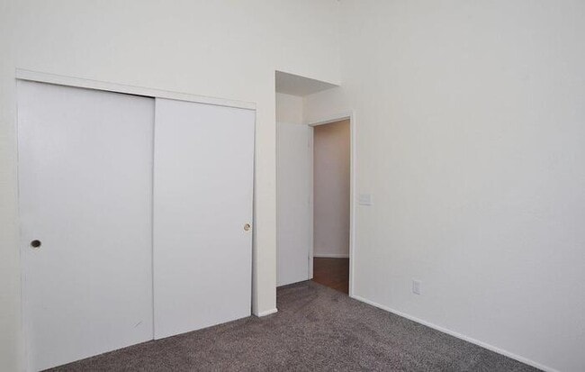 Building Photo - 3 Bedroom 2 Bathroom House