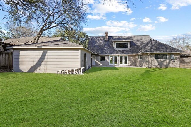 Building Photo - 10811 Tupper Lake Dr