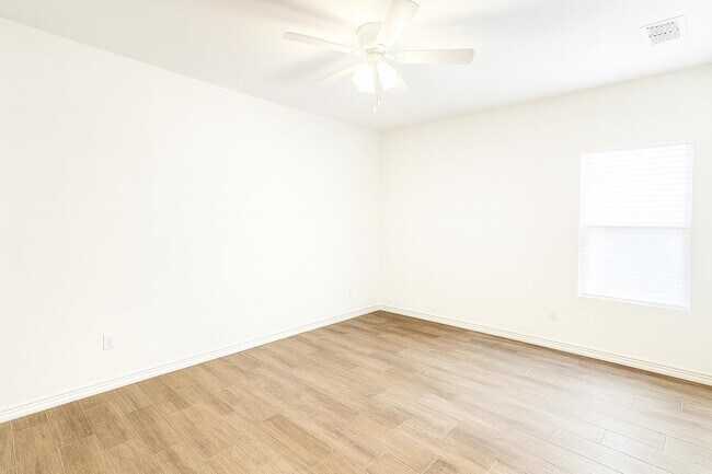 Building Photo - 5702 Moses Lp