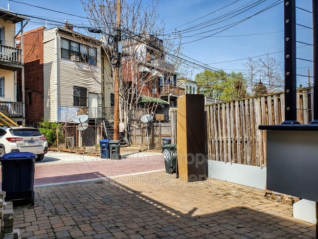 Building Photo - 1209 Lamont St NW