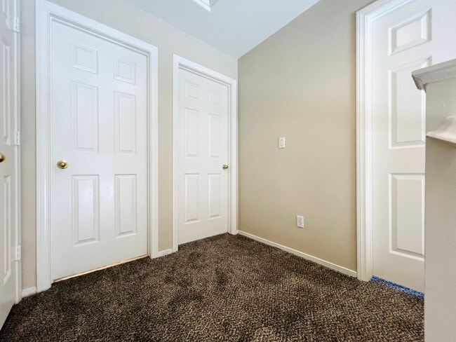 Building Photo - Blue Diamond & Durango 2-story, 3 Bedroom + Den SW home ready for immediate move in!