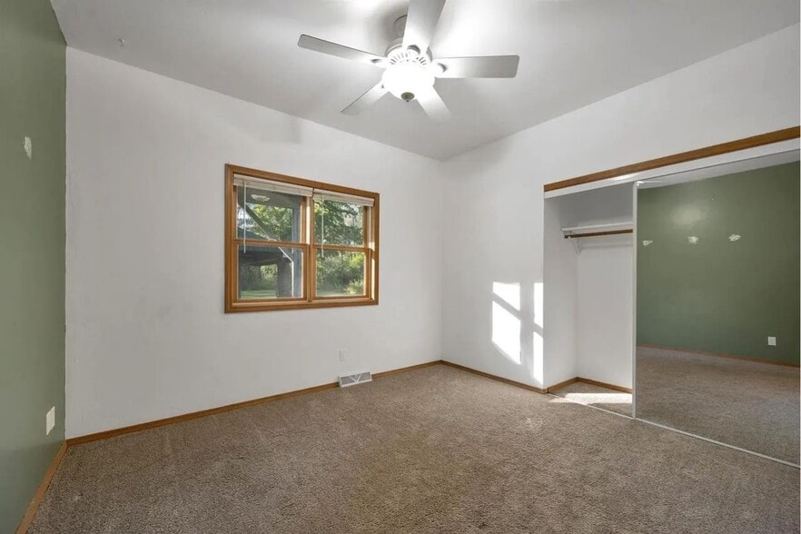 Building Photo - 969 Riverside Dr