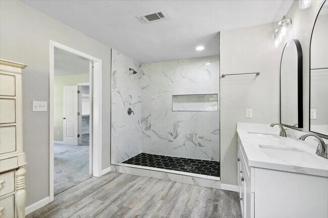 Building Photo - 215 Cypress Bend Dr