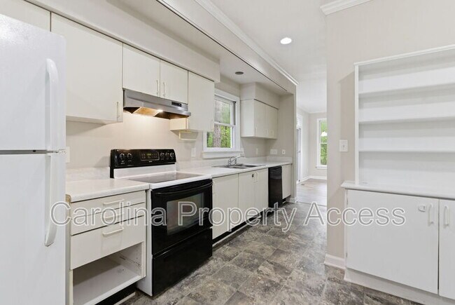 Building Photo - 102 Markham Dr