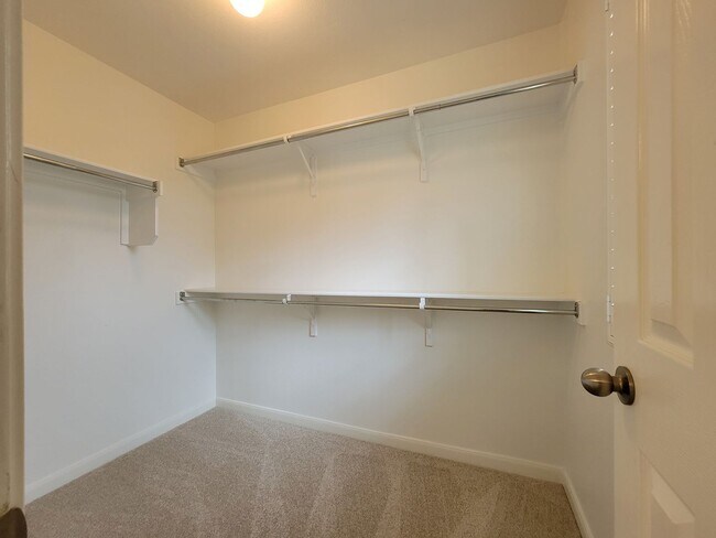 Building Photo - Charming & Spacious 4/BR 3/BR Home – Pet F...
