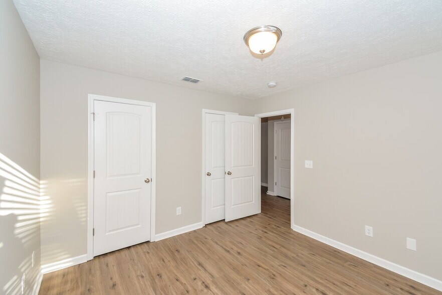 Building Photo - 922 Caveat Cir