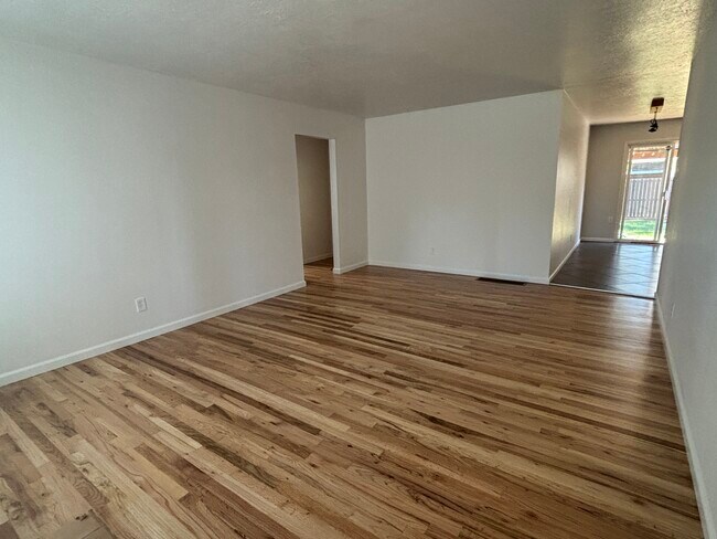 Building Photo - 7912 N Dwight Ave