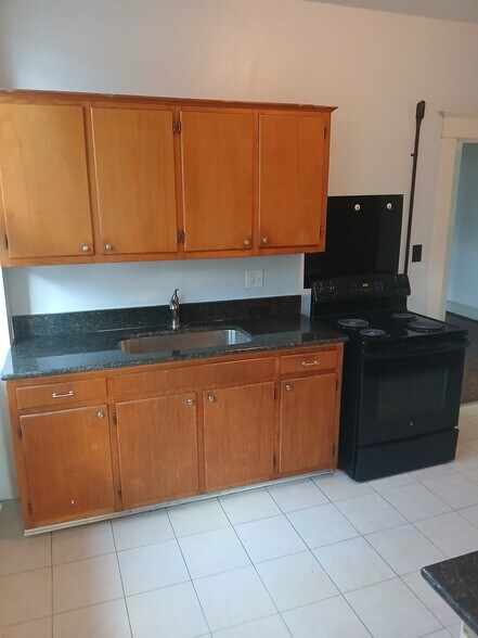 Building Photo - 153 Holbrook Ave