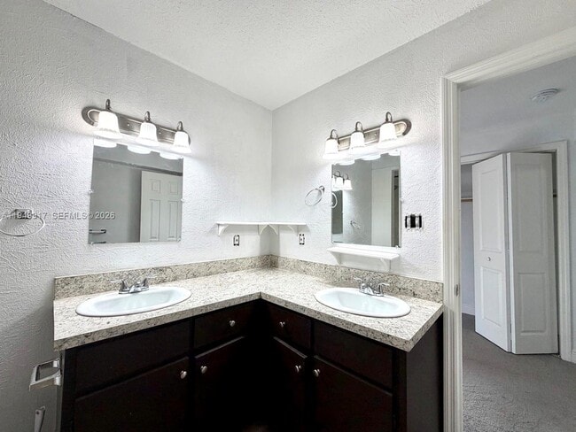 Building Photo - 565 Forrest Dr