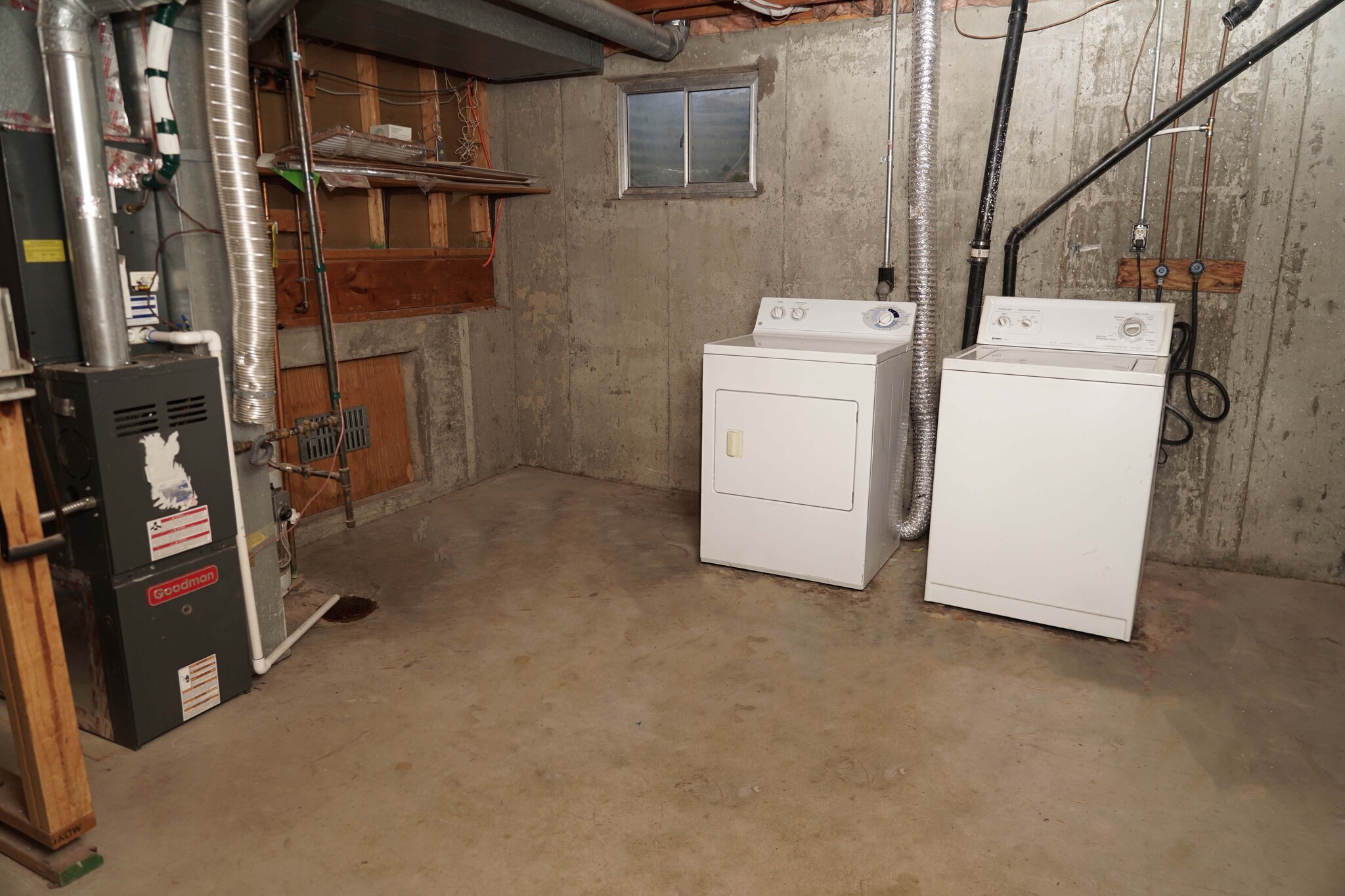 Building Photo - 996 S Zeno Way